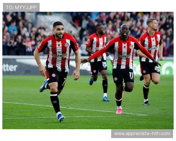 西汉姆联夏窗引援与战术调整全面升级引发球迷持续热议新赛季前景展望