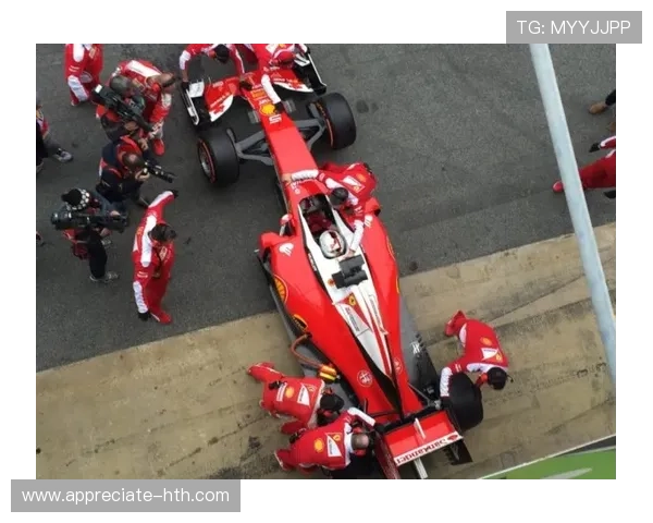 F1赛季最新动态解析顶尖车队争夺激烈冠军形势变化